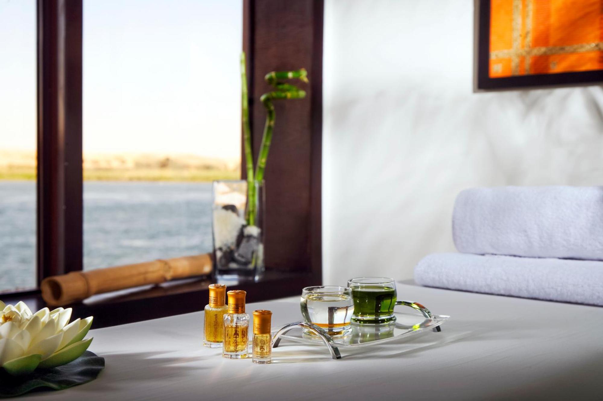 Moevenpick Royal Lily Nile Cruise, Every Monday Four Nights From Luxor, Every Friday Three Nights From Aswan - Including Excursions & Sightseeing Exterior foto
